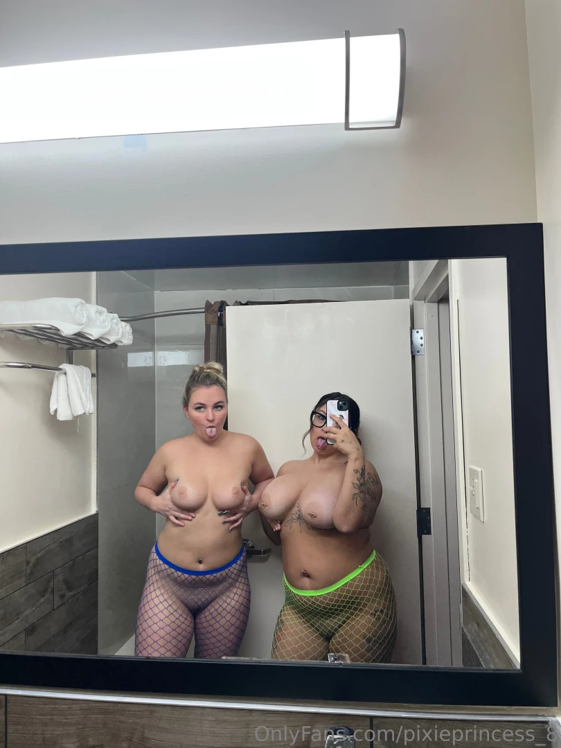 I bet you love the taste of two besties 