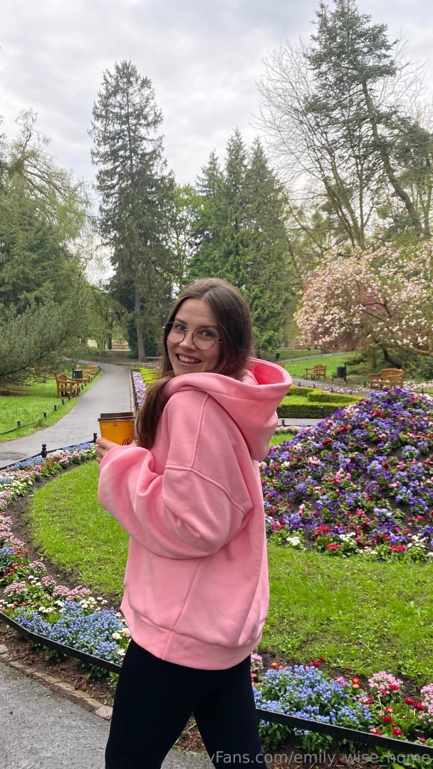 With a delicious coffee i walk around the blooming city 