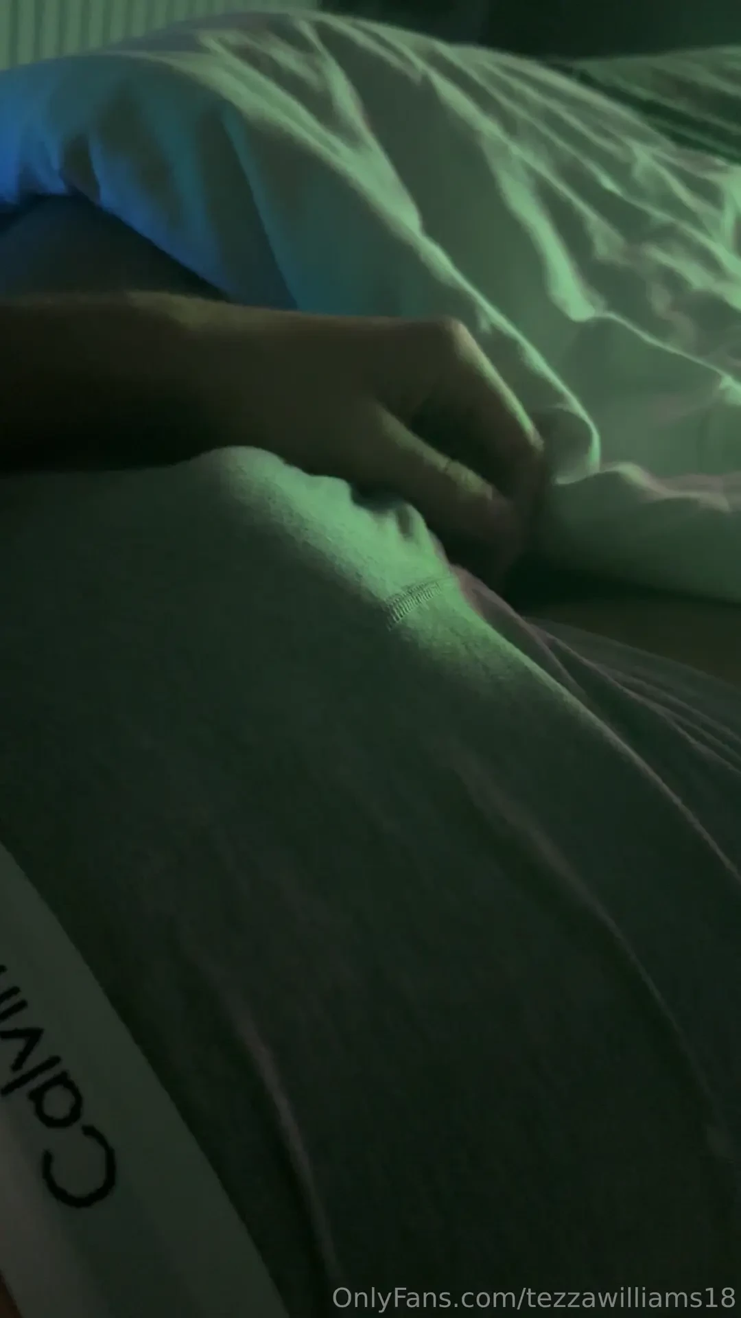 Dm me to take my pants down x 