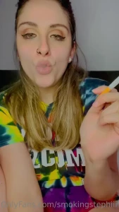 Smoking and rubbing my clit mmmm