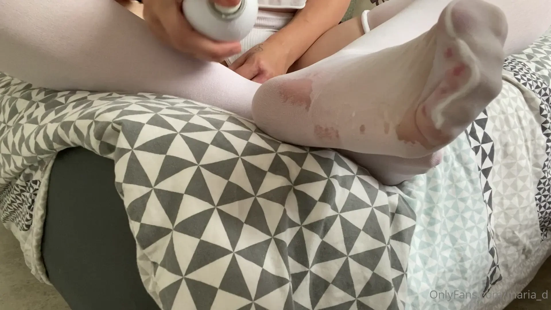 My white nylons so wet on my feets 