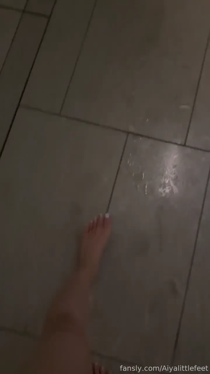 Follow the toes to see where i goes use your nose to sniff me out 