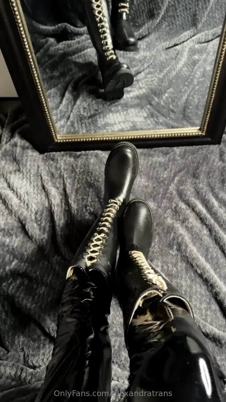 I love my ilse jacobsen rubber boots so shiny and sexy by the way feel 