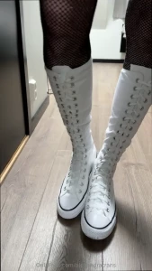 I m really happy about my knee high converse xxhi shoes so convenient
