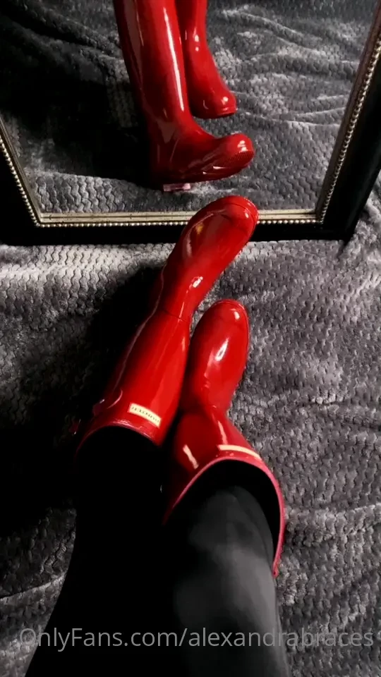 So red and shiny i simply adore my new hunter boots 