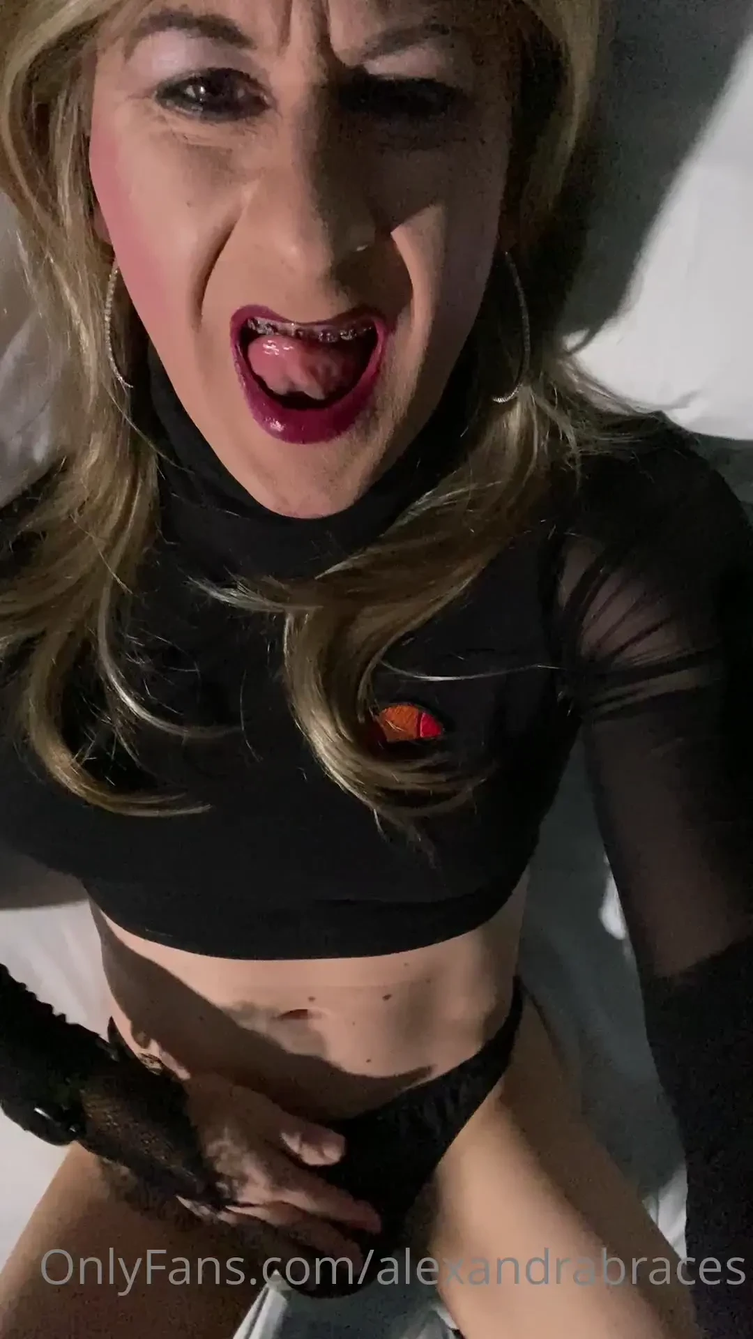 Horny and ready for sex in my hotel bed waiting for a man fuck me 