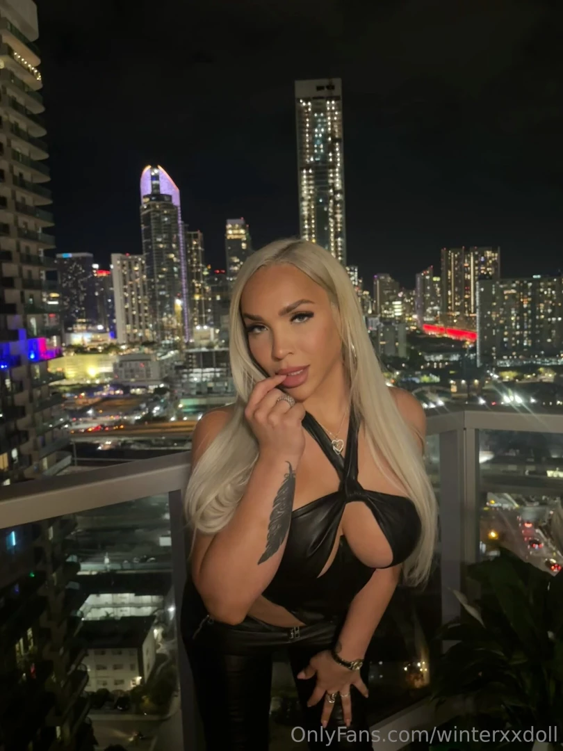 This view s nice but i know what you d rather be looking at 