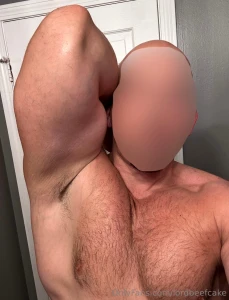 Sniff these pits get used to your muscle god