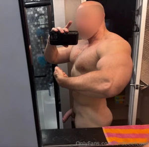 Pumped triceps butt naked how do i look