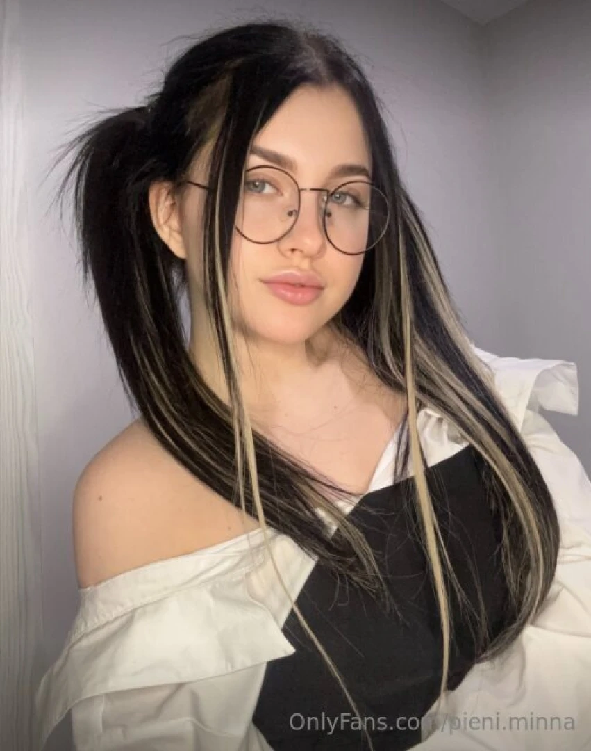 Viettelev likka_mansikka on valmis maistamaan kovaa kullia ekaa kertaa 