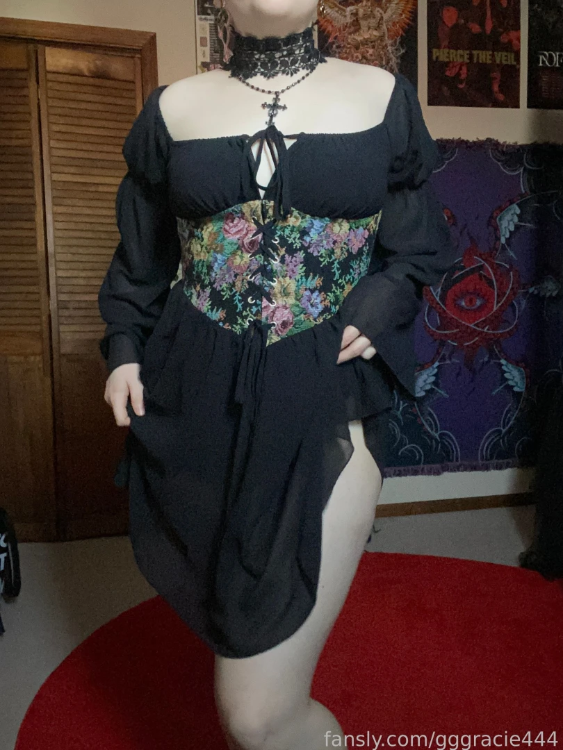 New dress means new flashing goth goonette part 1 