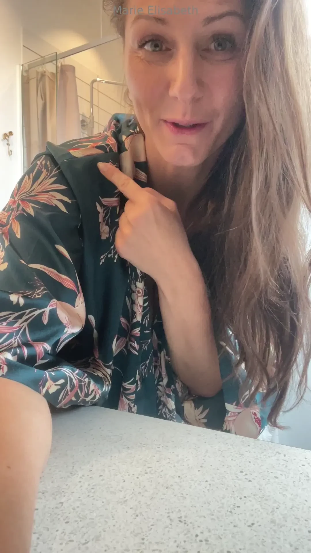 Wanna join the shower hit like and if we reach 100 likes i ll send out 