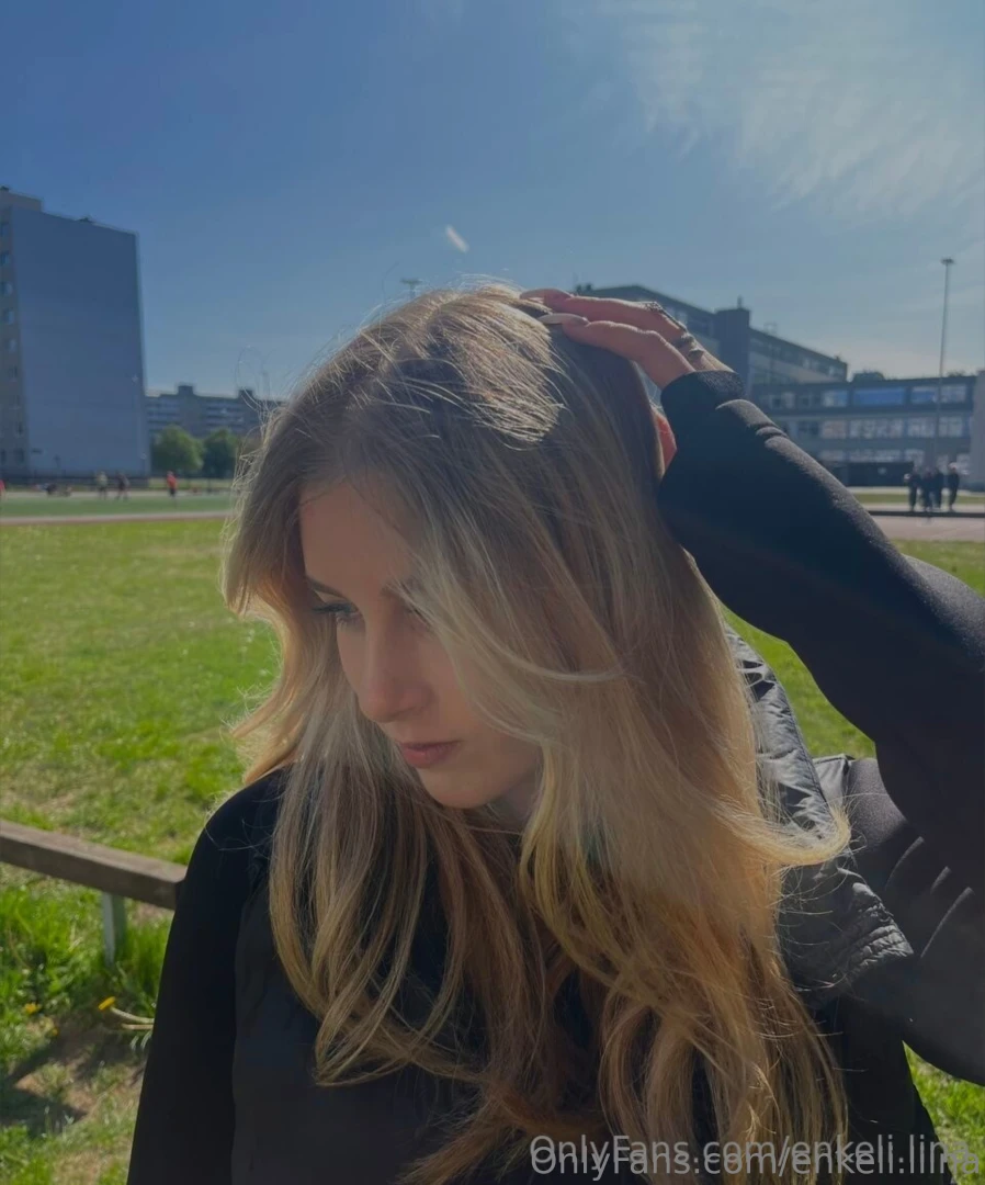 Rakastan aurinkoisia p ivi mun fiilis paranee heti mik pirist sua 