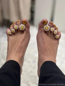 I am just out of my nail artist what do you think about my new nails part 1