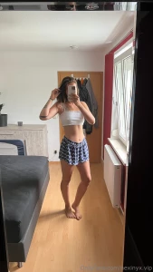 Who wants to clean the mirror for me