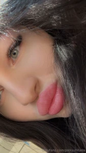 Mik on vaikeempaa katsoa mua silmiin vai huuliin