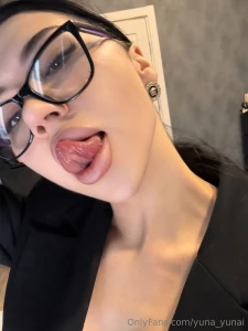 Do u feel like this tongue would send u to heaven