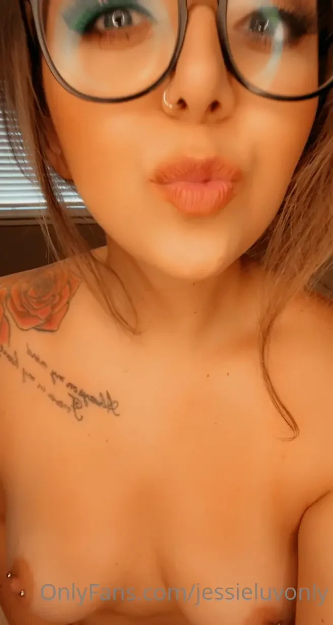 Here s a monday kiss for you daddy 