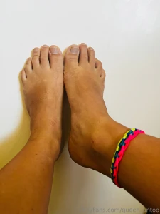 These feet are crazy about masturbating you