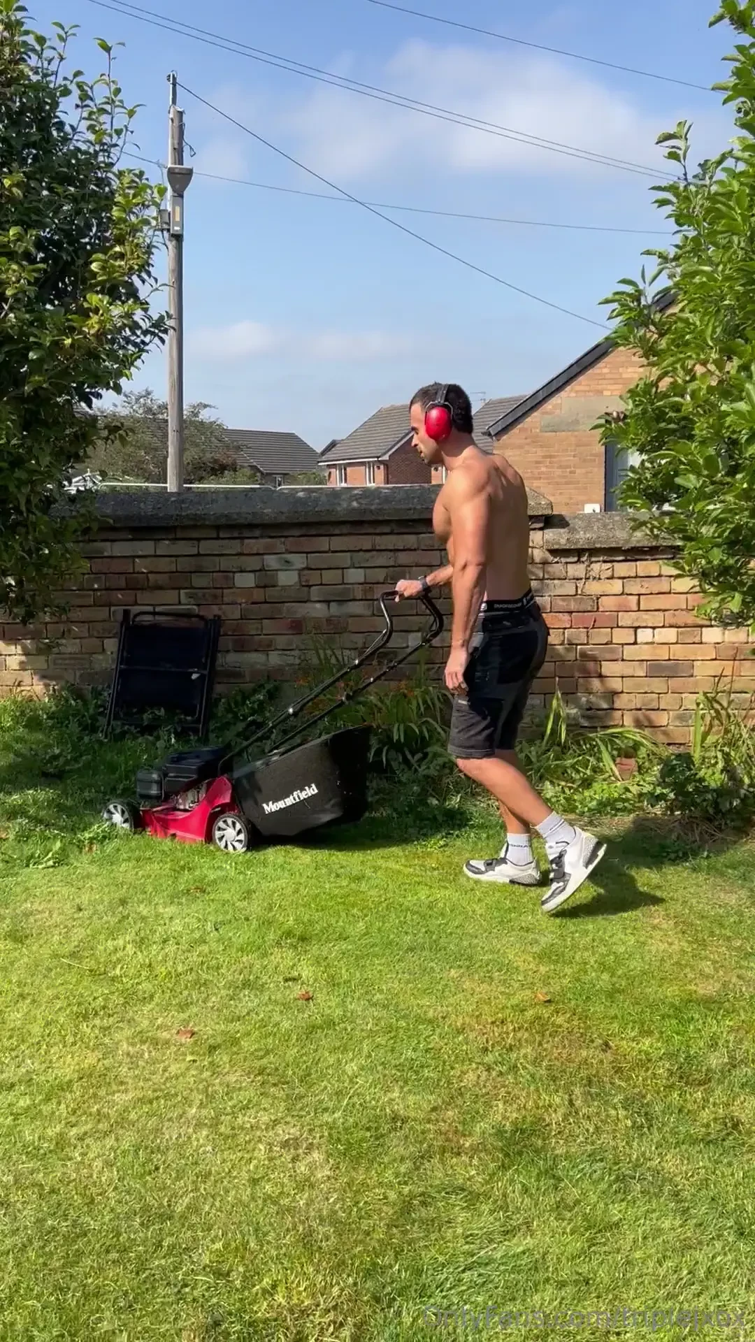 Uhhhhh he looks so fucking sexy mowing the grass part 1 