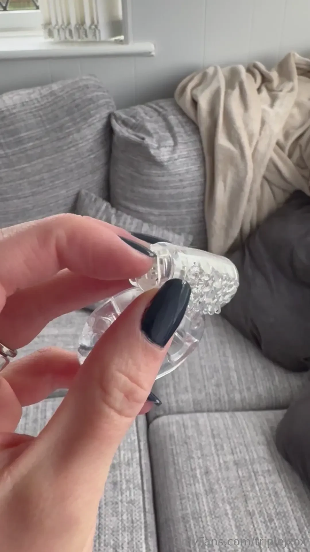 Tried out this anne summers vibrating cock ring but it broke after 5 