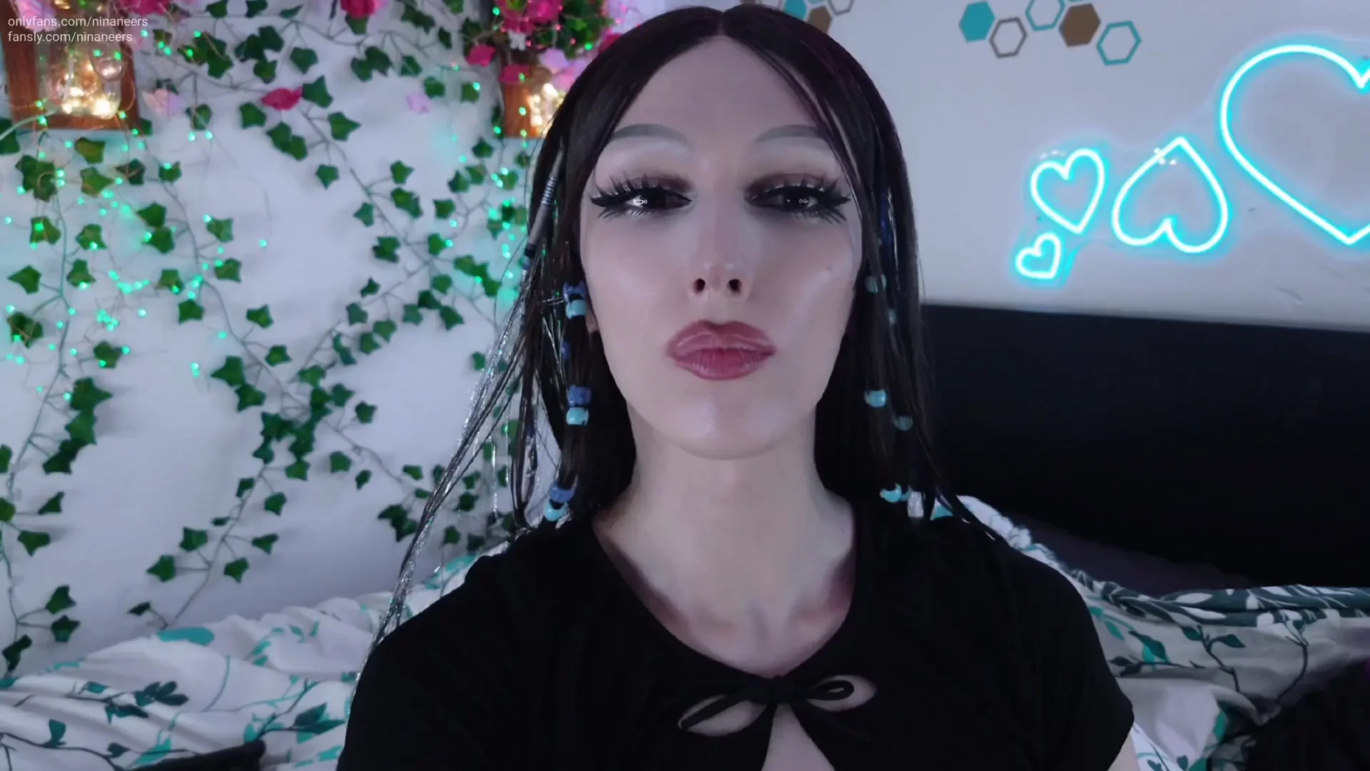 Whenever a giantess like me comes across a shrunken man like you i can 