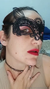 Tell me if you prefer red or black lips