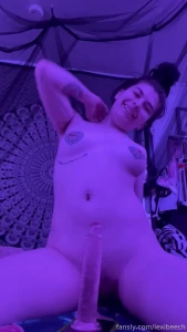 Watch me fuck my pretty lil pussy all creamy and if you wait til the