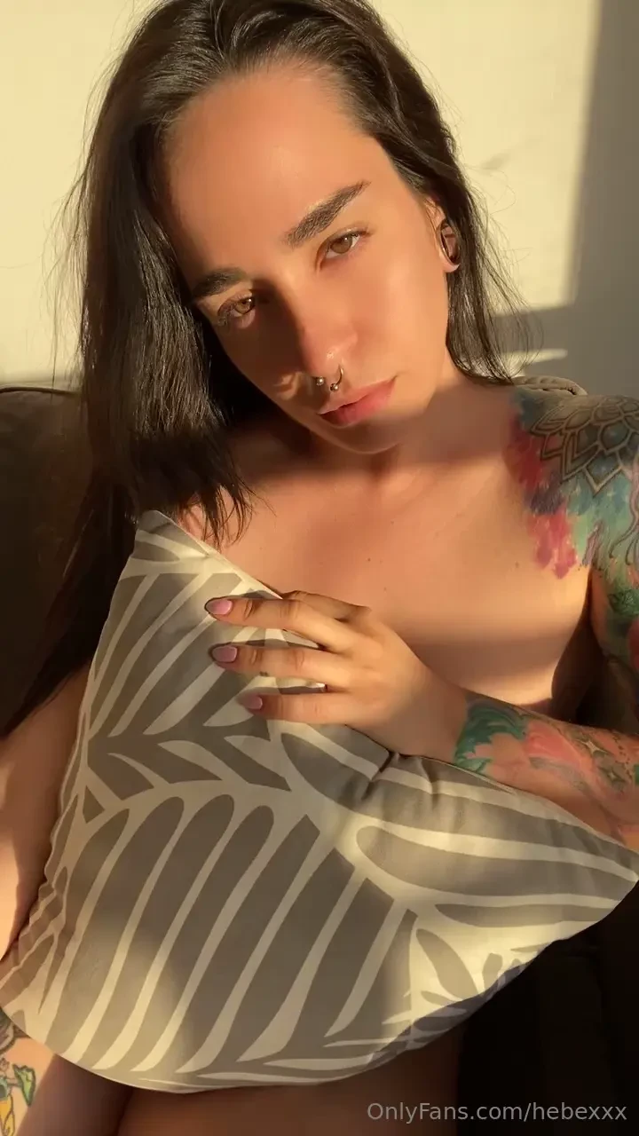 Listening to my tunes warming my body for you 