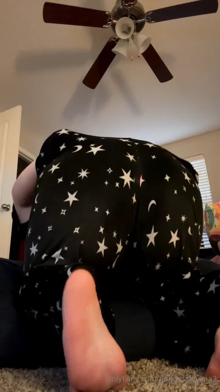 Using my light up butt plug while i game 