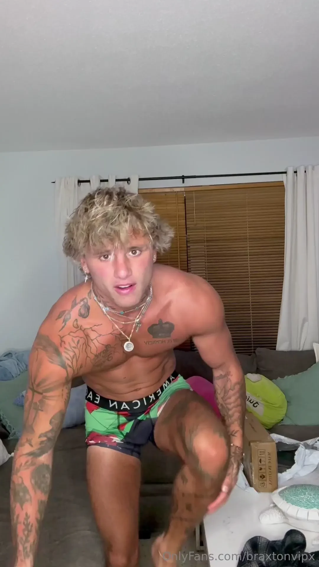 Free vid of me showing off and cumming for you hope u enjoy please 