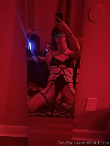 Hey qt s 3 dm me what you wanna see more of or any custom content part 2