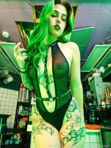 What do we think of the dress part 1