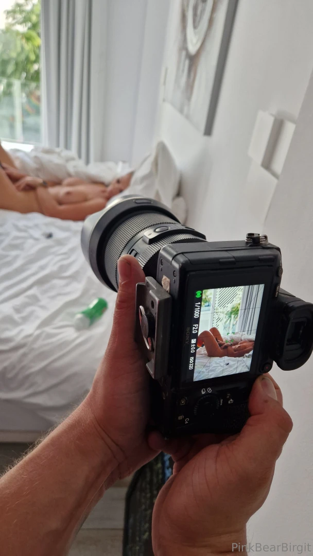 Kameran edess ja sis ll in front of and inside the camera 