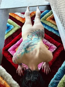 Happy thursday everyone almost the weekend doing a little yoga on my
