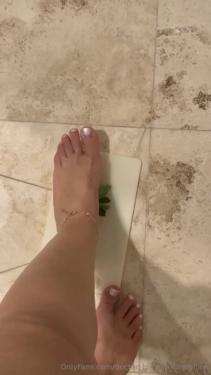 I love this type of teasing i always imagine it s your cock 