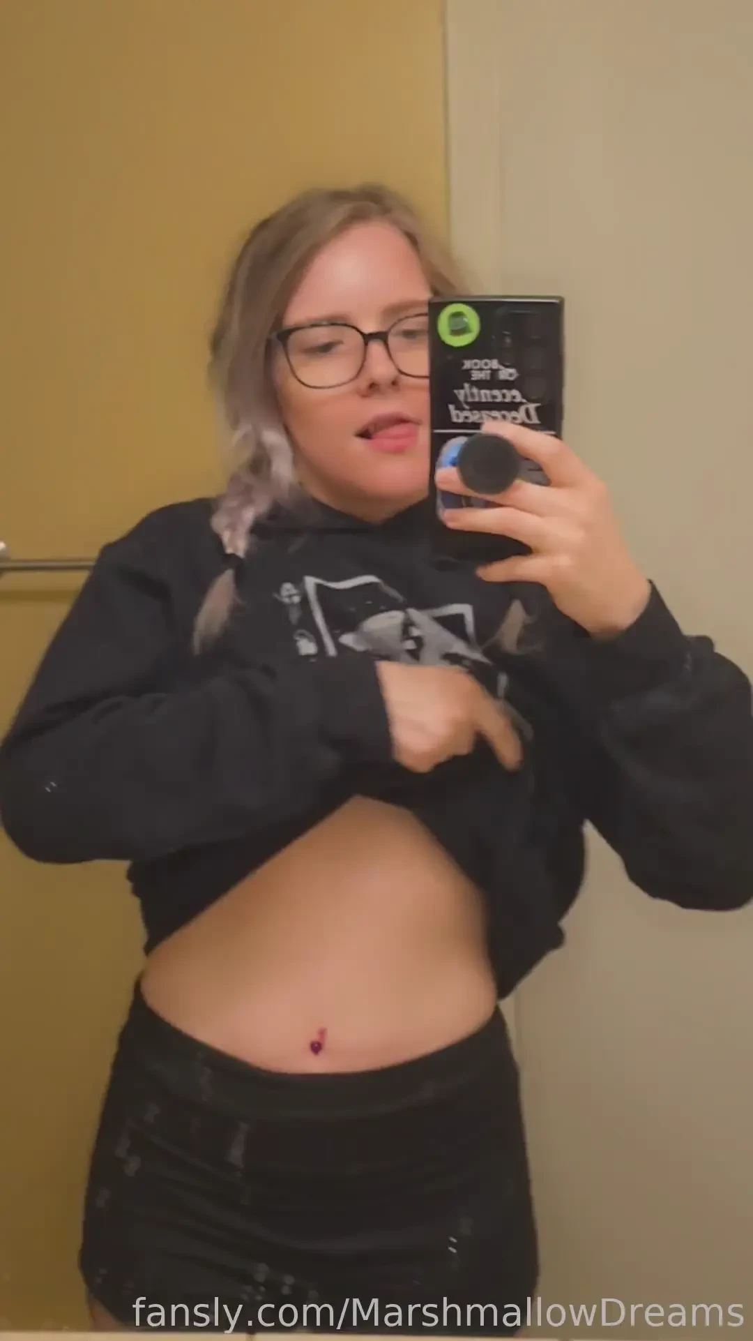 Hehehe fooled ya for a second didn t i flash petite sexy smallgirl 