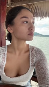 I think white looks good on me yeh