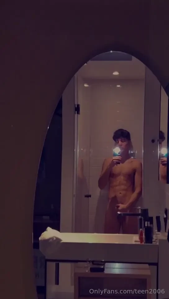 Come and fuck me in the hotel baby 