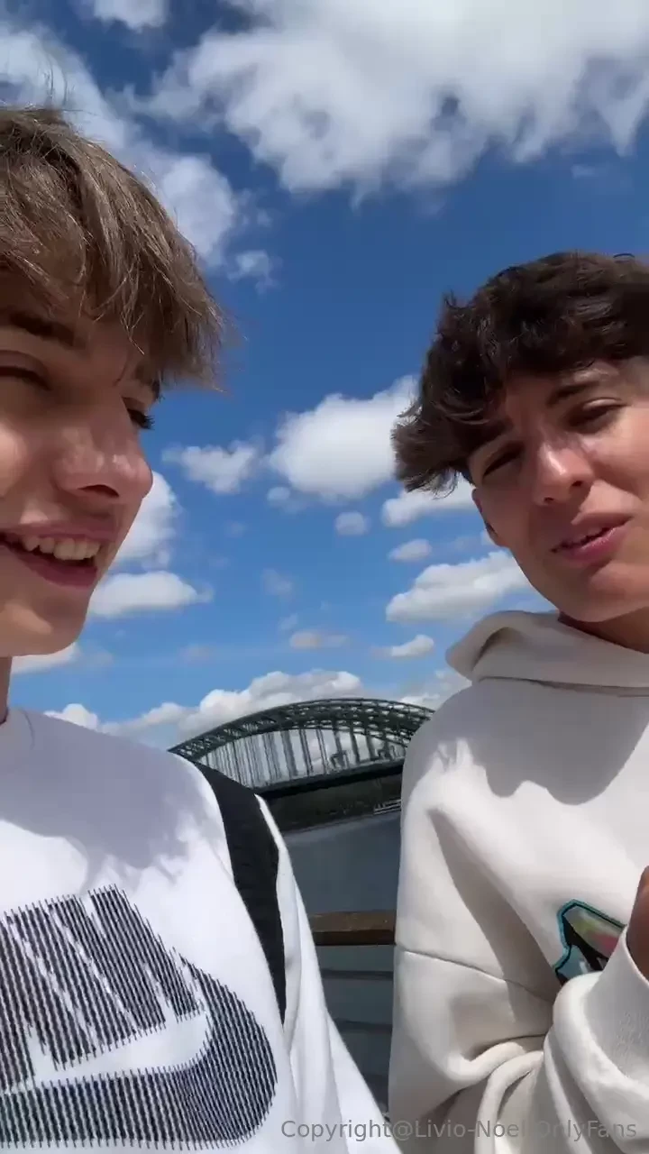 Help me er ist so b se zu mir ich brauch hilfe is he nasty to me or 