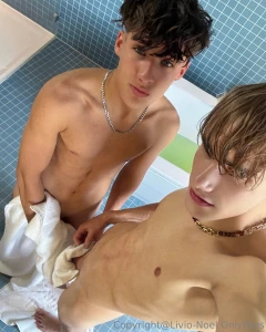 What do you think happend in the bathtub behind us