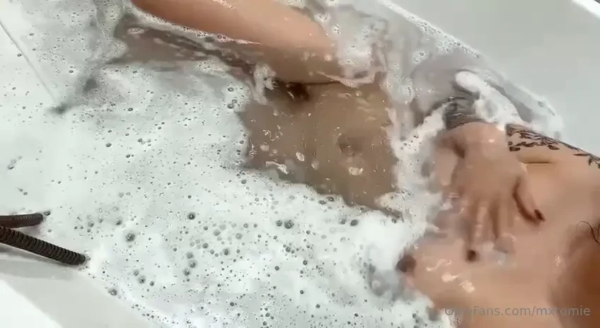 Pov you re a service sub watching me enjoy the warm bath i had you run 