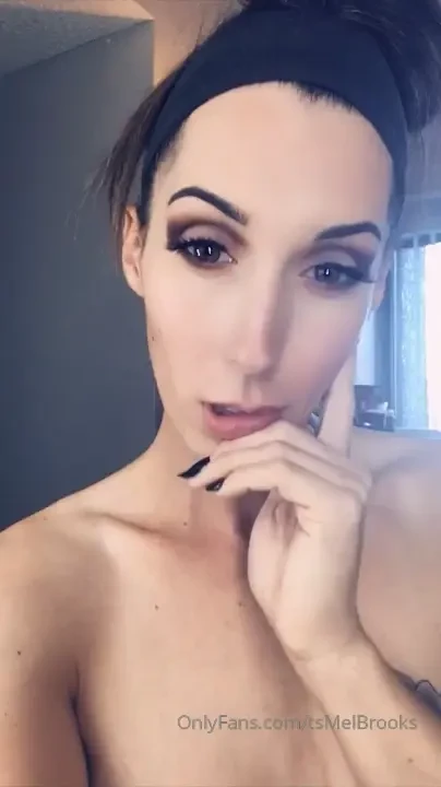 Yeah i like to do my makeup naked 