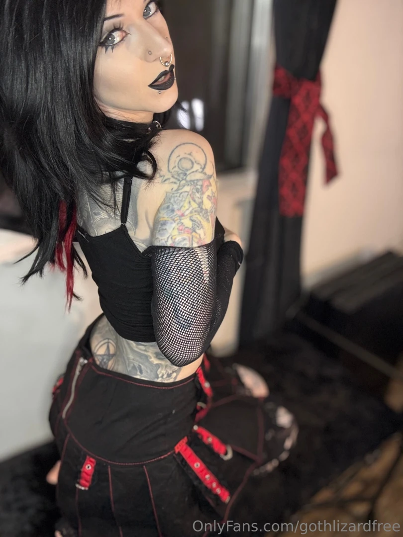 My outfit is too cute to take off part 1 