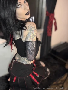 My outfit is too cute to take off part 1