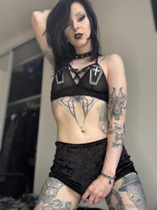 Short skirt and beautiful pussy views