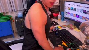 Cum with me and my roommate deansu0819 herohsu710120