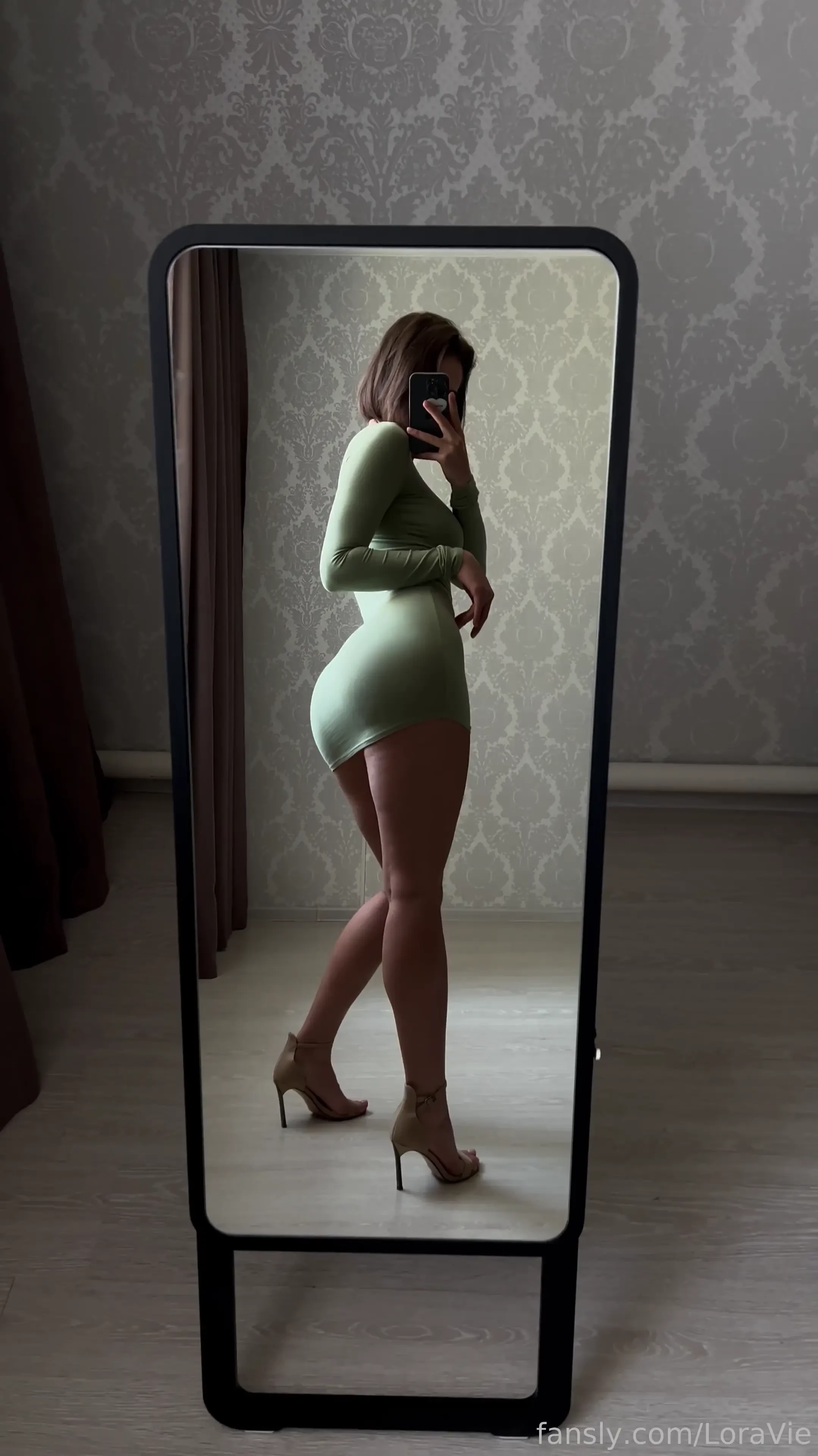 How do you look at girls in a dress longlegs heels dress ass shorthair 