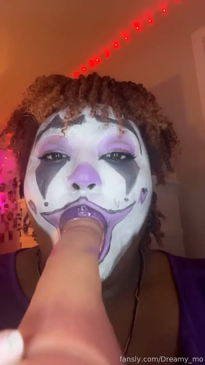 Horny silly clown 