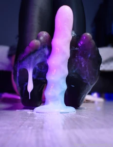 Do you like this toy if not i hope at least the stockings and lube
